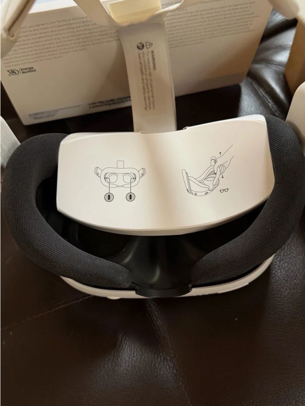 Meta Quest 3 White VR Headset with White Controllers and Accessories 512GB - Picture 5 of 9
